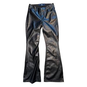 HOLLISTER Women's Ultra High-Rise Vegan Leather Flare Pants W26 3R